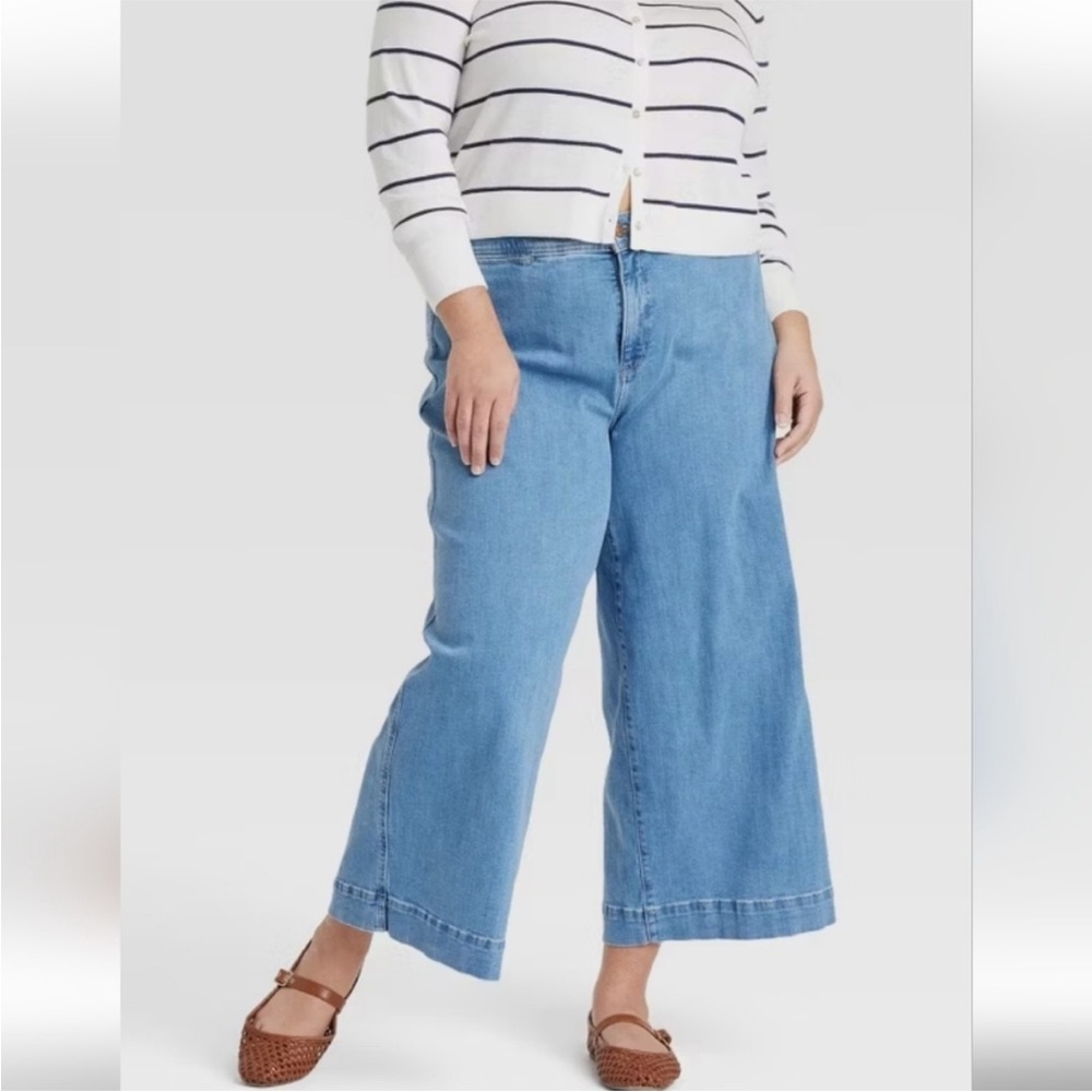 Ava & Viv Light Blue Wide-Leg Cropped Jeans